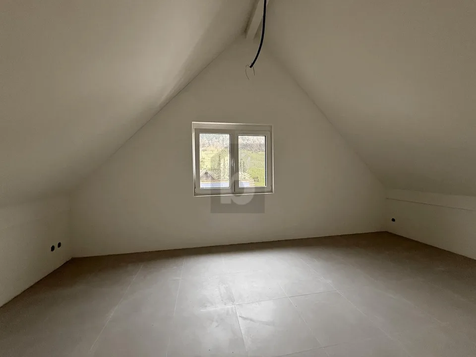 EXKLUSIV MIT GROSSER DACHTERRASSE