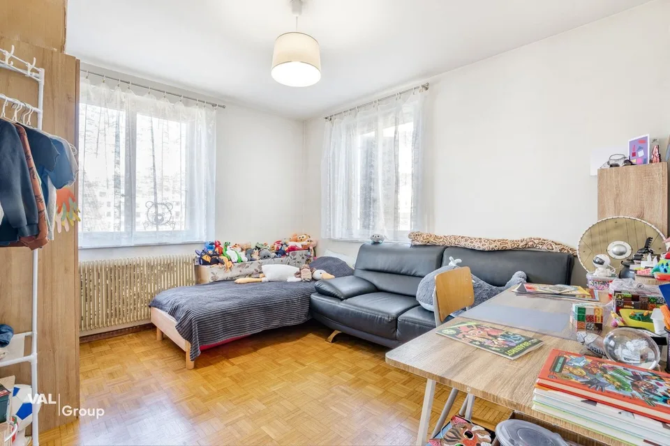 Maison avec revenu locatif immédiat au coeur de Champsec