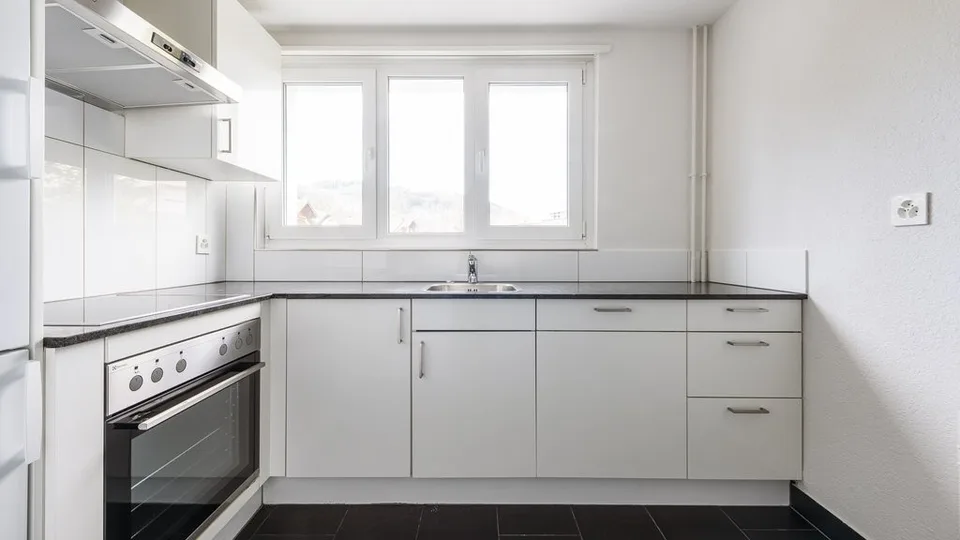 LICHTDURCHFLUTETE 3 ZIMMER-WOHNUNG AN GUTER LAGE