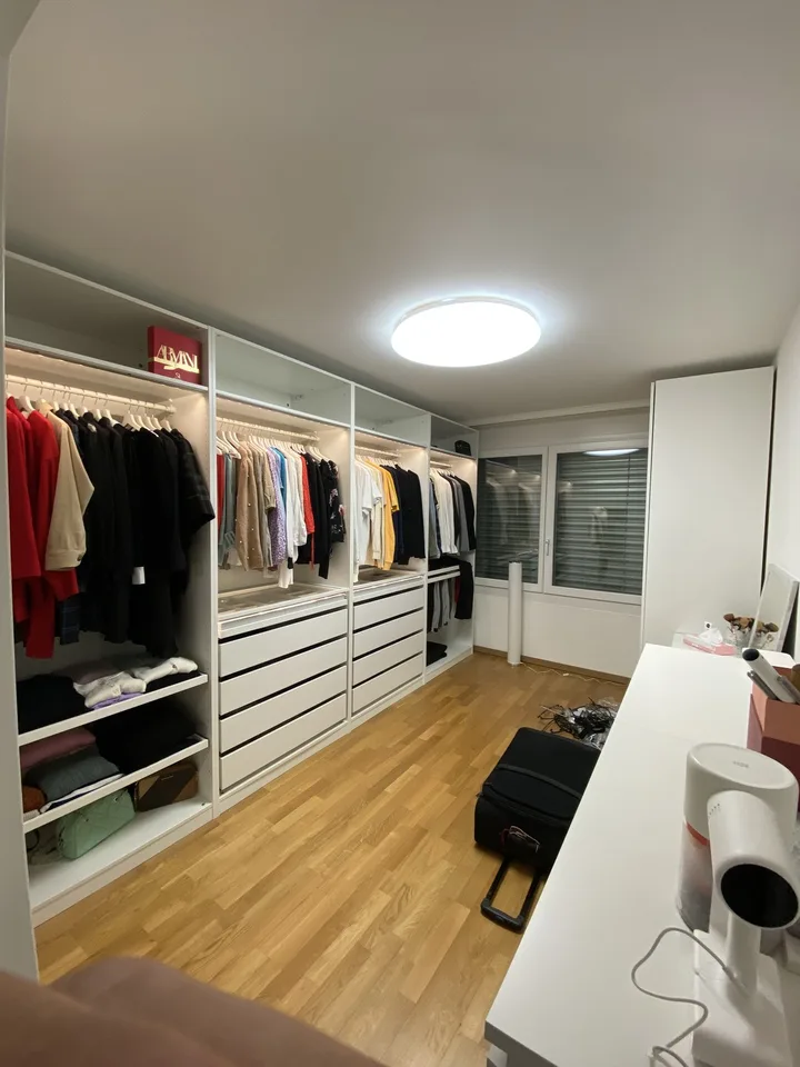 3 1/2 Erdgeschosswohnung mit Garten und Wintergarten