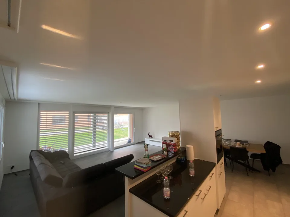 3 1/2 Erdgeschosswohnung mit Garten und Wintergarten