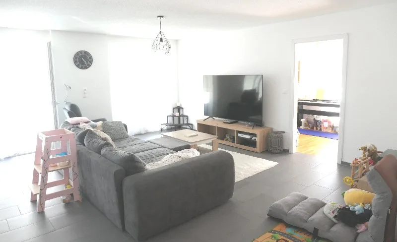 Grosszügige 5.5-Zimmer-Minergie-Wohnung mit rund 35 m² Balkon, zwei Bädern und Lift