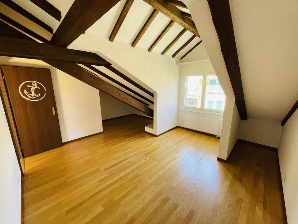 Helle ruhige Dachwohnung