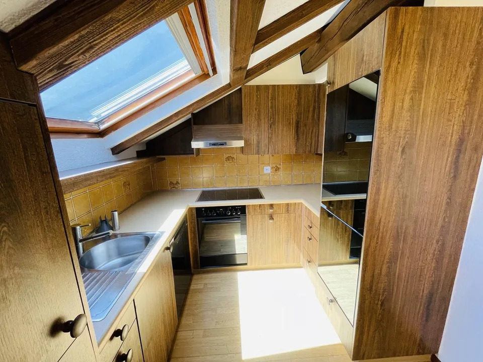 Helle ruhige Dachwohnung
