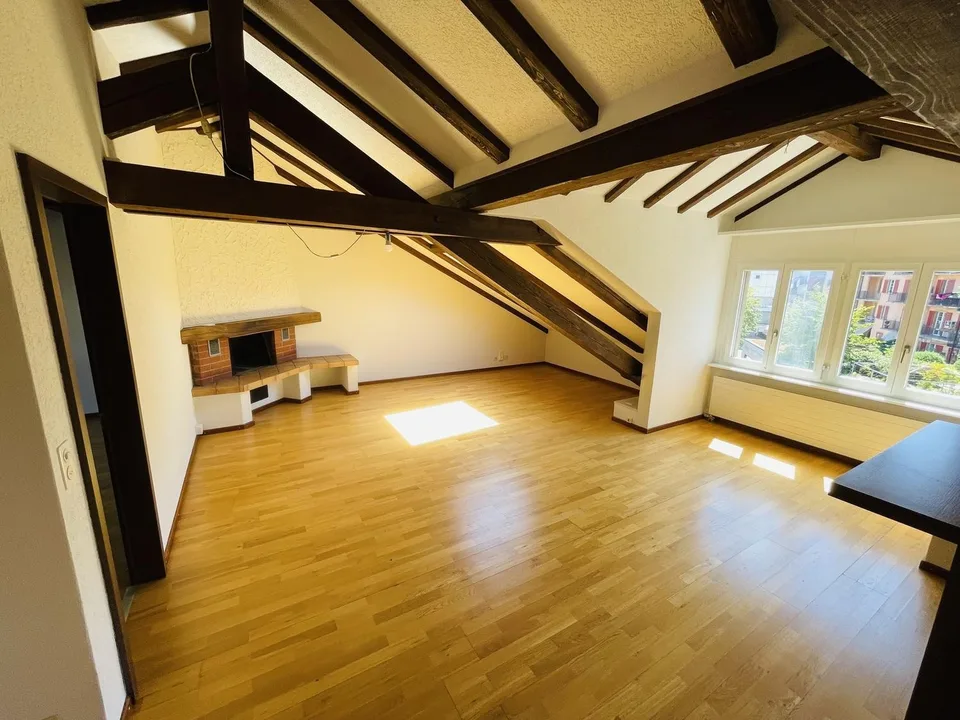 Helle ruhige Dachwohnung