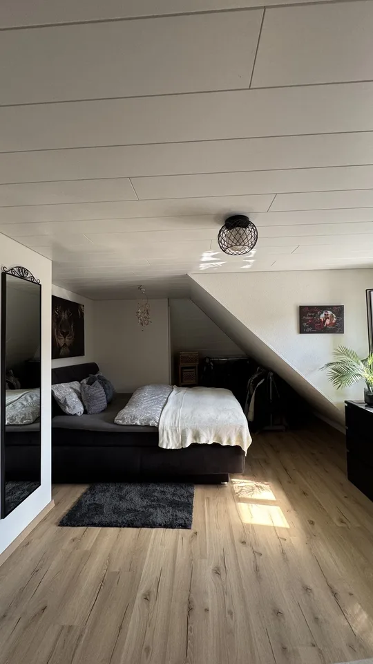 Helle, gemütliche DG Wohnung sucht Nachmieter zum 31.10