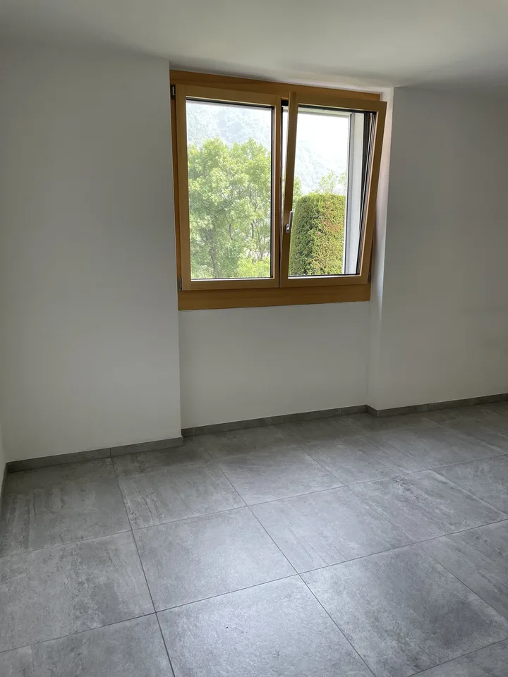 Elegante 5.5 locali con Giardino Privato – Leggia (Grono-GR)