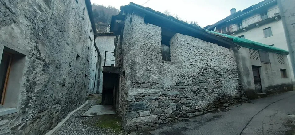 RUSTICO DA RISTRUTTURARE