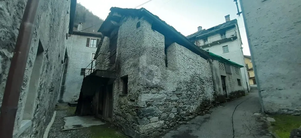 RUSTICO DA RISTRUTTURARE