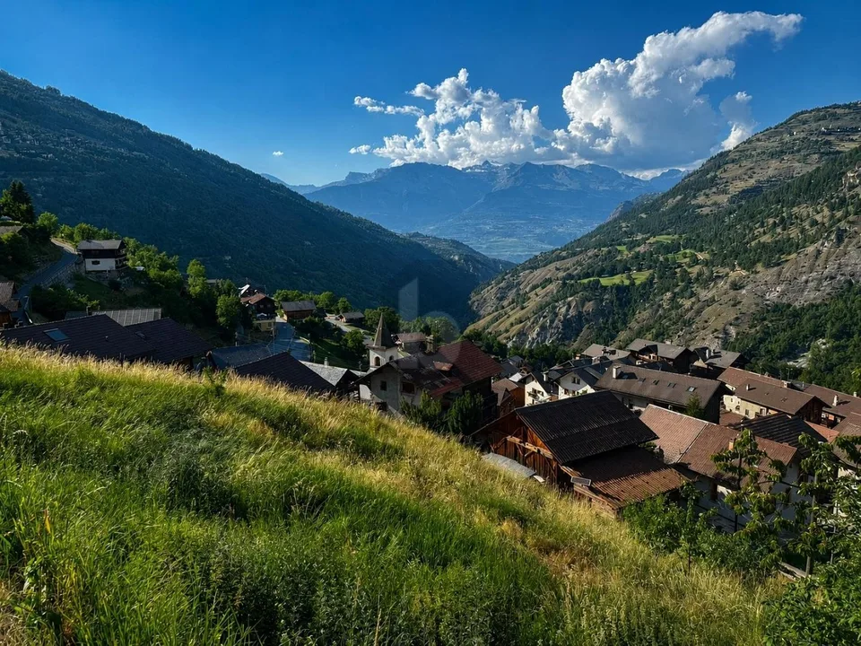 TERRAIN CONSTRUCTIBLE AVEC VUE DÉGAGÉE