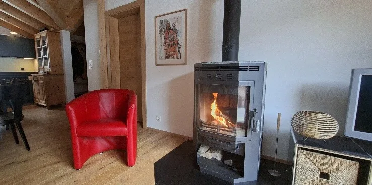 3 1/2 Zimmer Dachwohnung in Obergesteln zur Saisonmiete (Mai-Okt)