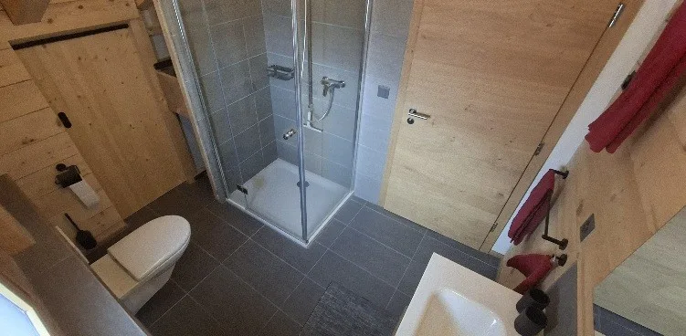 3 1/2 Zimmer Dachwohnung in Obergesteln zur Saisonmiete (Mai-Okt)