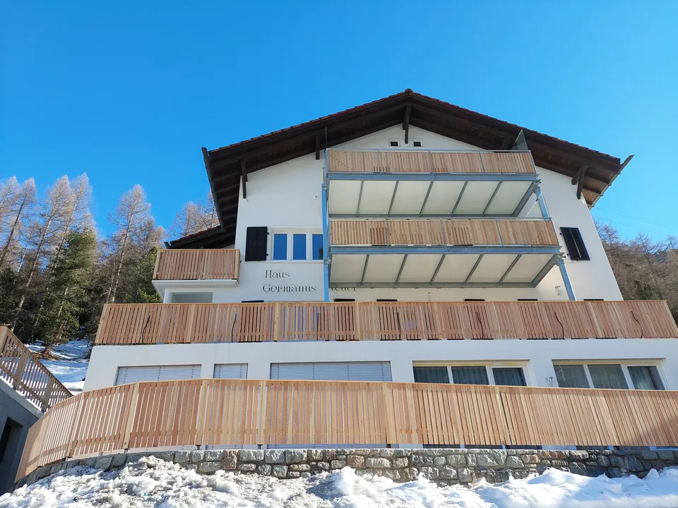 Parkplatz in Pontresina, zentral, oberes Dorfende