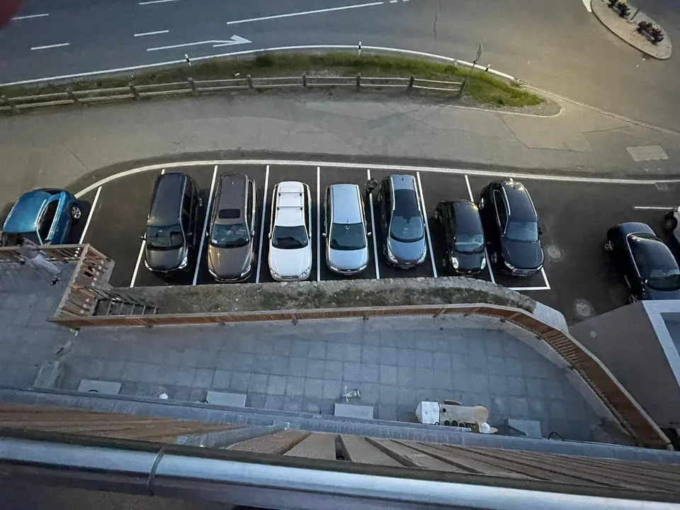 Parkplatz in Pontresina, zentral, oberes Dorfende
