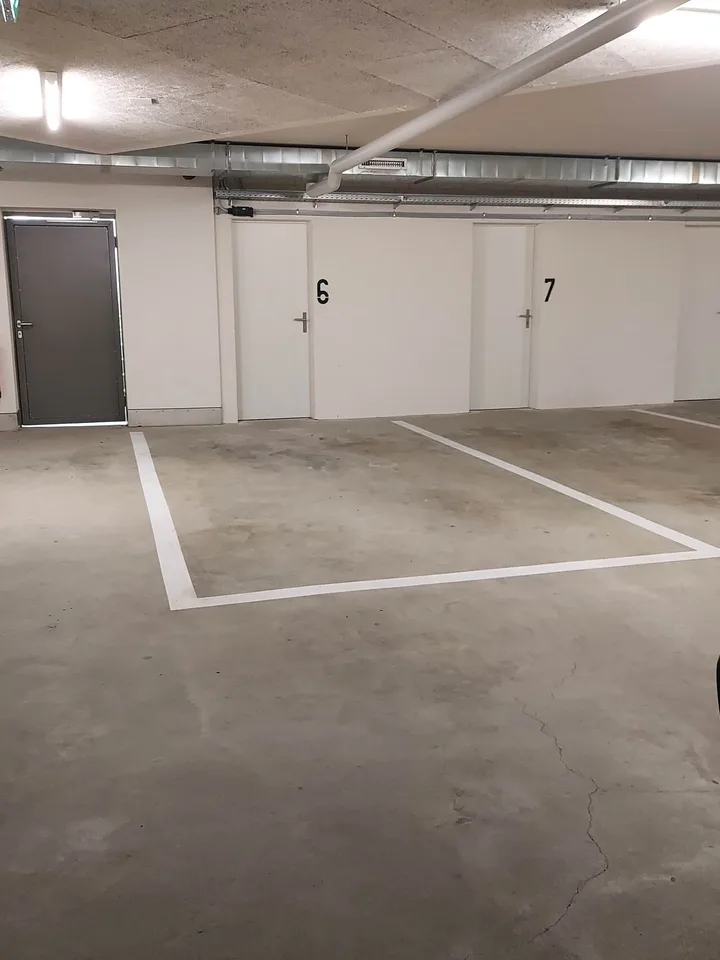 Tiefgaragenplatz mit Abstellraum