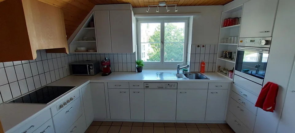 Lichtdurchflutete 2-stöckige Dachwohnung
