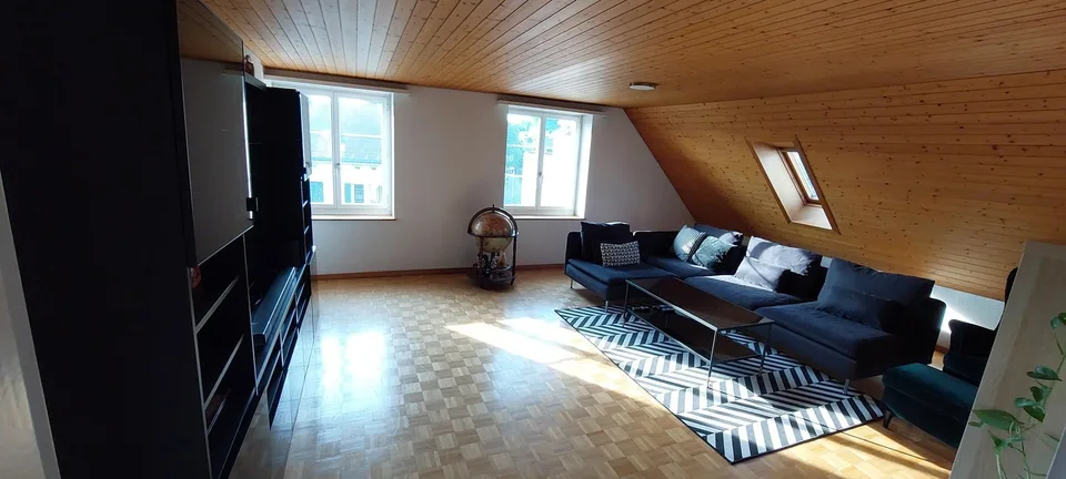 Lichtdurchflutete 2-stöckige Dachwohnung
