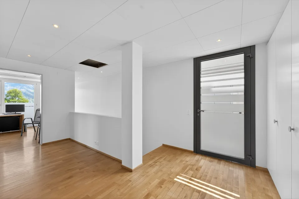 Geschäftsliegenschaft / Büro / Praxis an ruhiger Lage in Hergiswil – foto 11 di 16