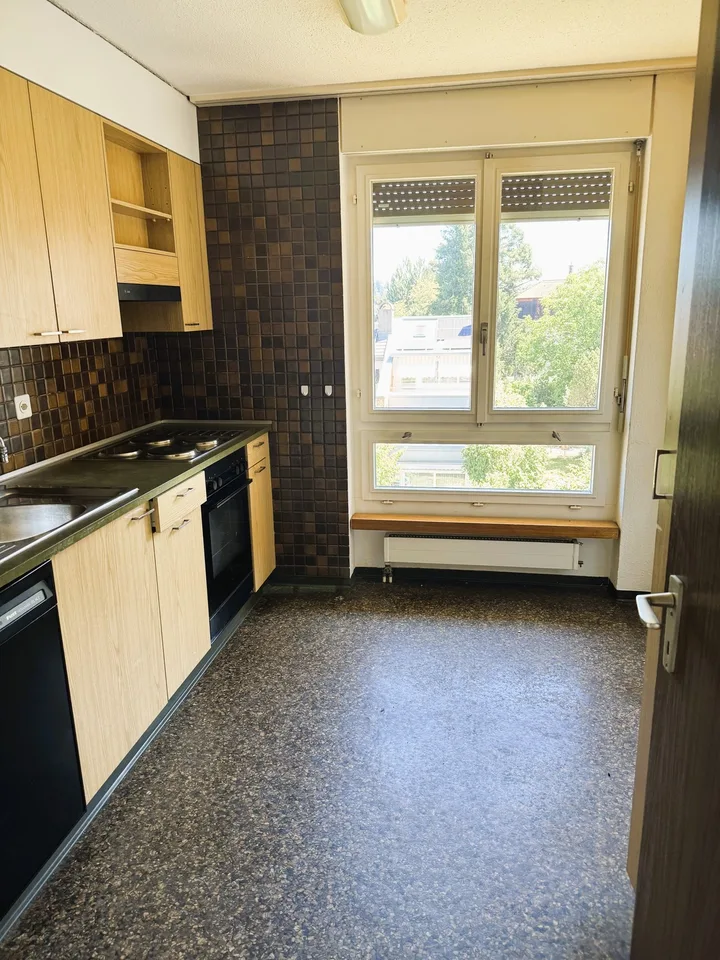 Helle 3.5-Zimmer-Wohnung (81 m²) mit Balkon – befristet bis 31.08.2027 | CHF 2’490.– inkl. NK