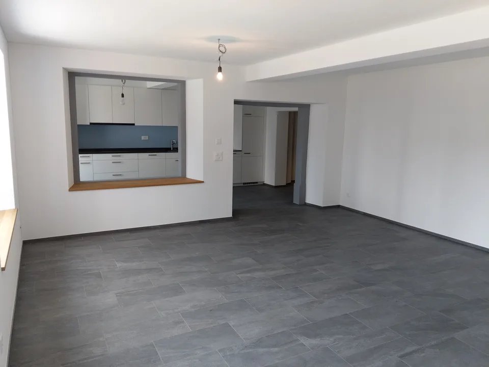 Zweitvermietung dieser grosszügigen Wohnung mit grossem Sitzplatz und speziellem Grundriss