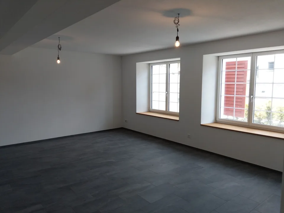 Zweitvermietung dieser grosszügigen Wohnung mit grossem Sitzplatz und speziellem Grundriss