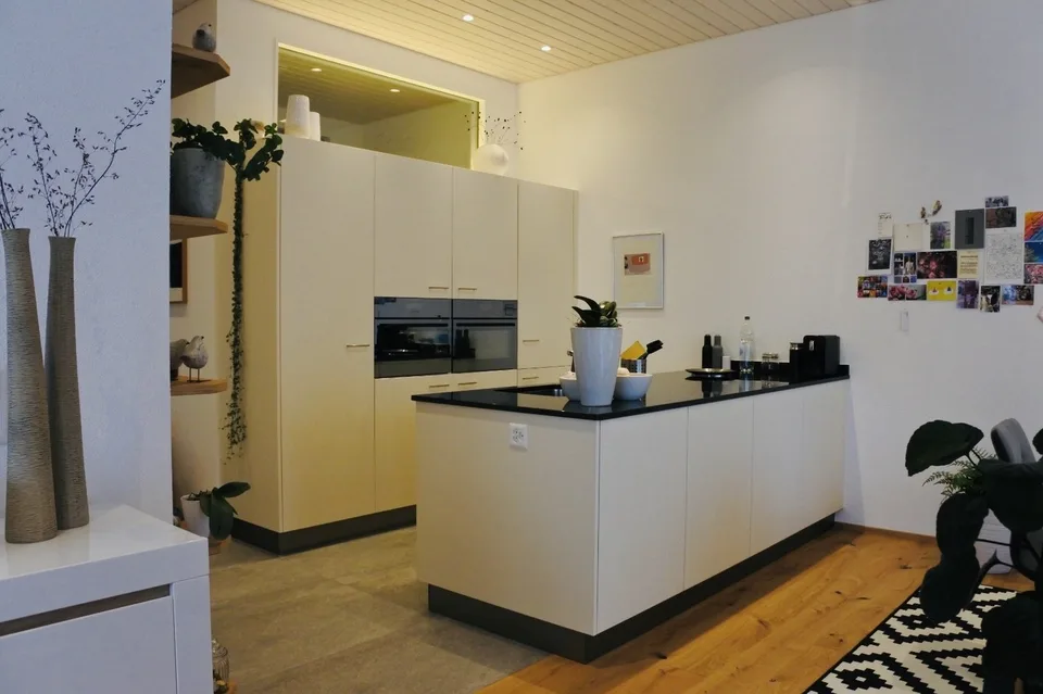 Neue, ruhig gelegene Wohnung mit grosser Terrasse im Eigentumsstandard