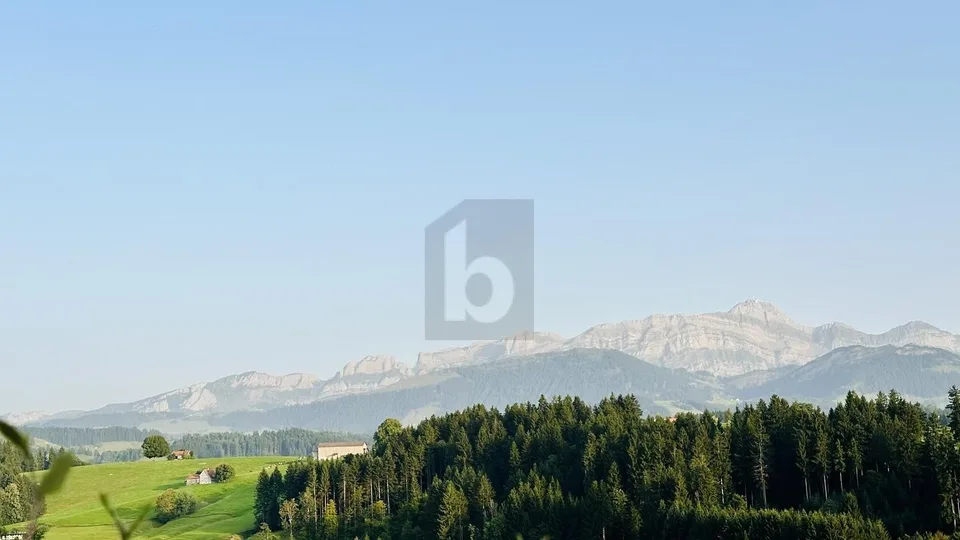TRAUMHAFTE AUSSICHT MIT BEWILLIGTEM BAUPROJEKT