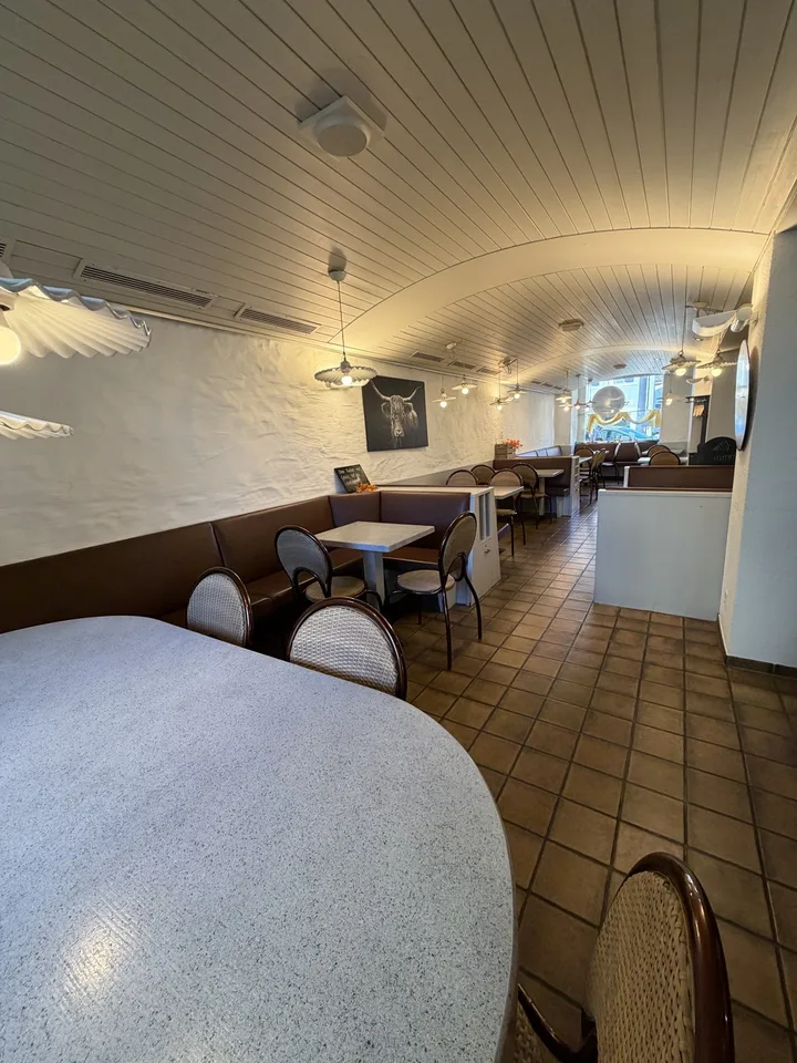 Ladenlokal & Café zu vermieten