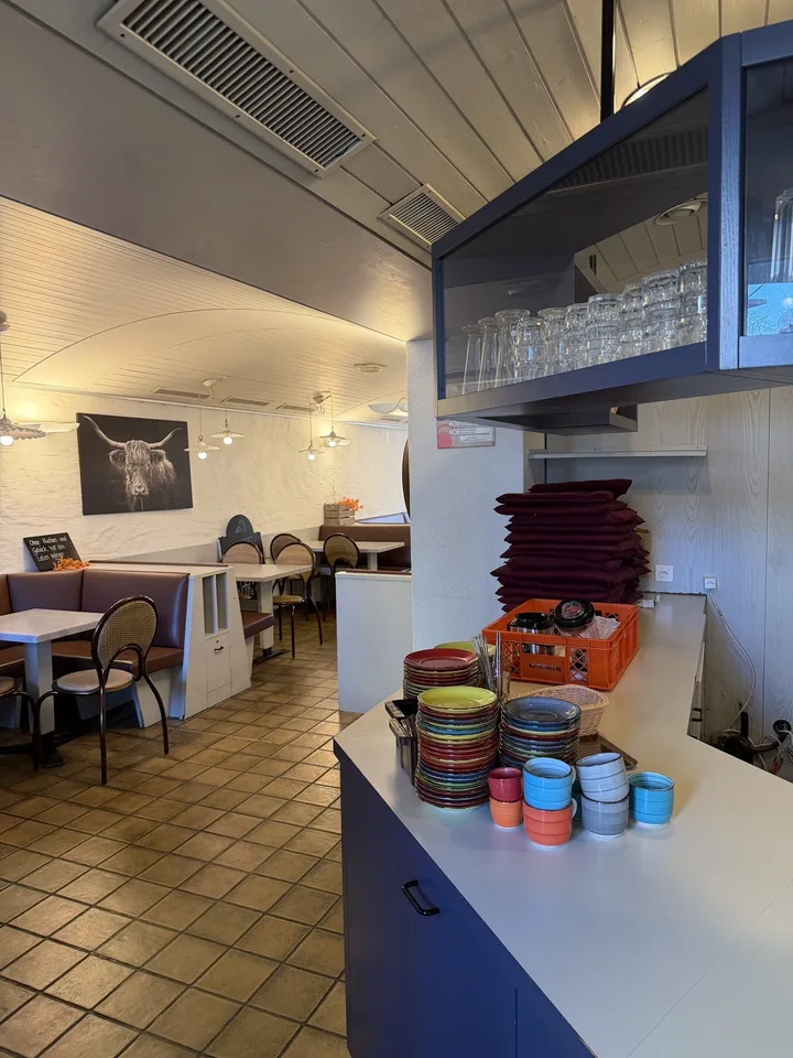 Ladenlokal & Café zu vermieten
