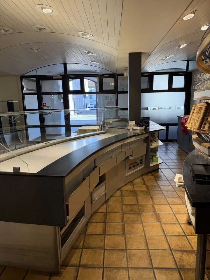 Ladenlokal & Café zu vermieten