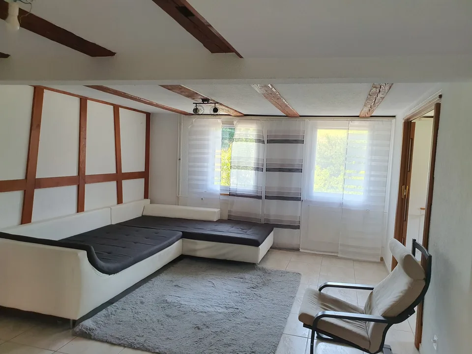 Charmante 4 Zimmer Wohnung im Grünen – mit eigenem Eingang