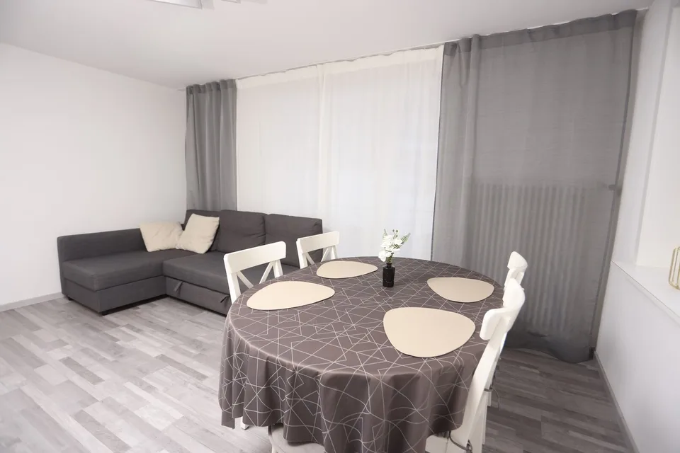 5.5 Zimmer Einfamilienhaus mit Garten und Garage in Linthal