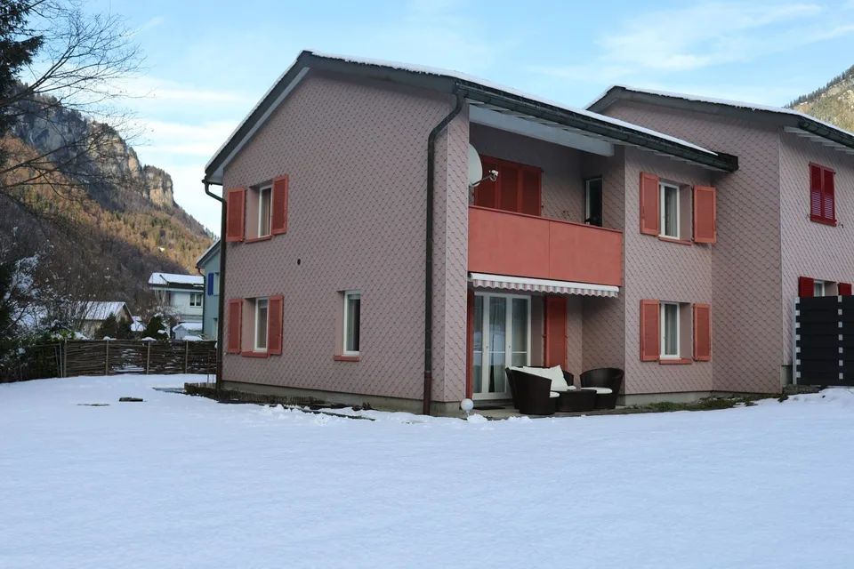 5.5 Zimmer Einfamilienhaus mit Garten und Garage in Linthal
