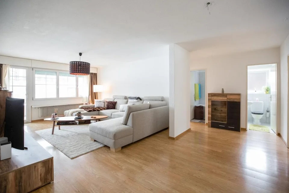 Helle, geräumige 4.5-Zimmer-Wohnung in ruhiger Lage