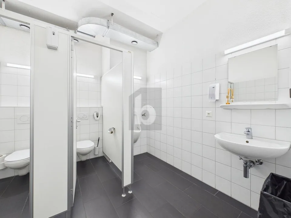RIESIGE PRODUKTIONSHALLE IDEAL FÜR IHR BUSINESS