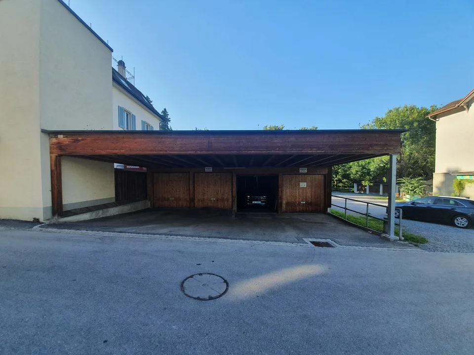 Garage+Parkplatz