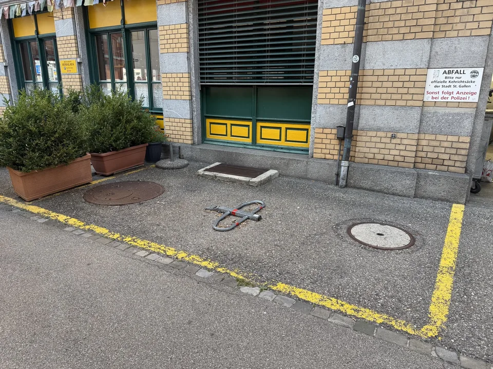 Zentraler Aussenparkplatz 5 Minuten vom Bahnhof