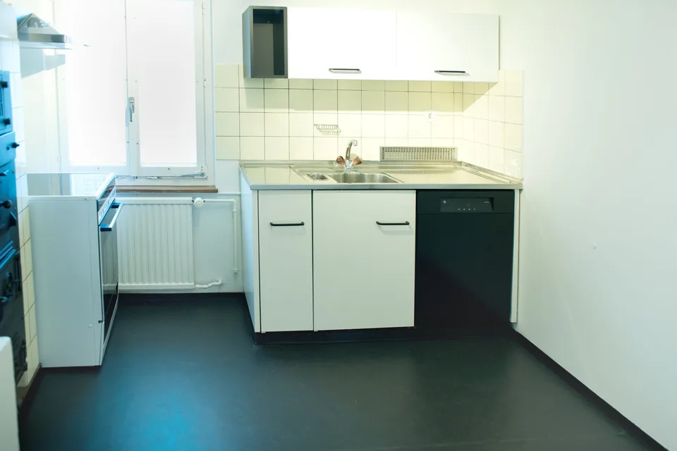 Leben in der sonnigen Altbauwohnung mit Charme / lauschige Terrasse