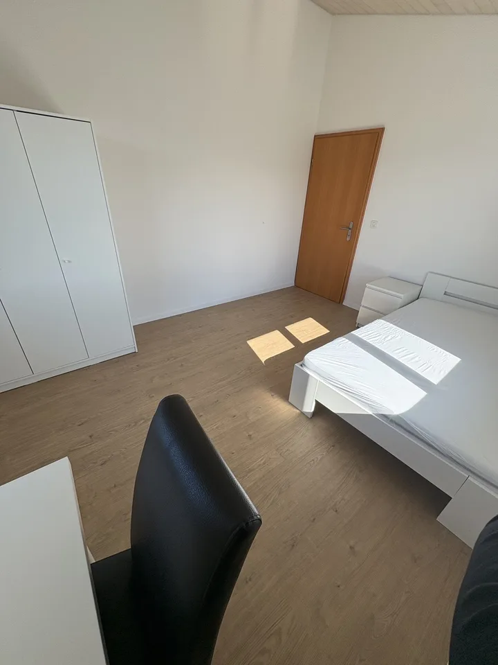 Möbliertes Einzelzimmer zu vermieten – nur 10 Gehminuten vom See entfernt!