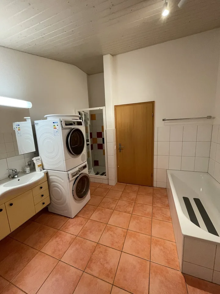 Möbliertes Einzelzimmer zu vermieten – nur 10 Gehminuten vom See entfernt!