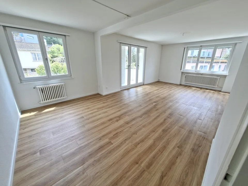 Gediegene Wohnung mit Balkon