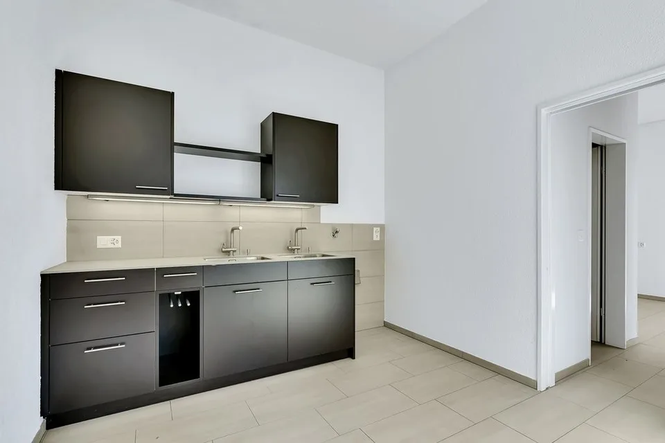 Grosszügiges und helles Büro/Atelier zu vermieten! – photo 7 sur 8