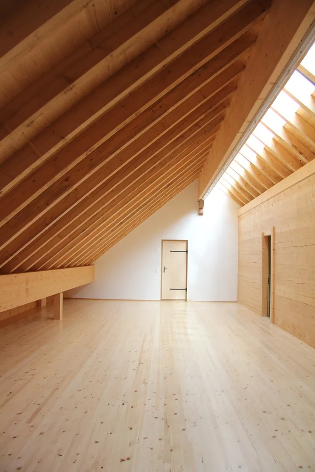 Grosszügige Bauernhaus-Wohnung mit tollem Ausblick