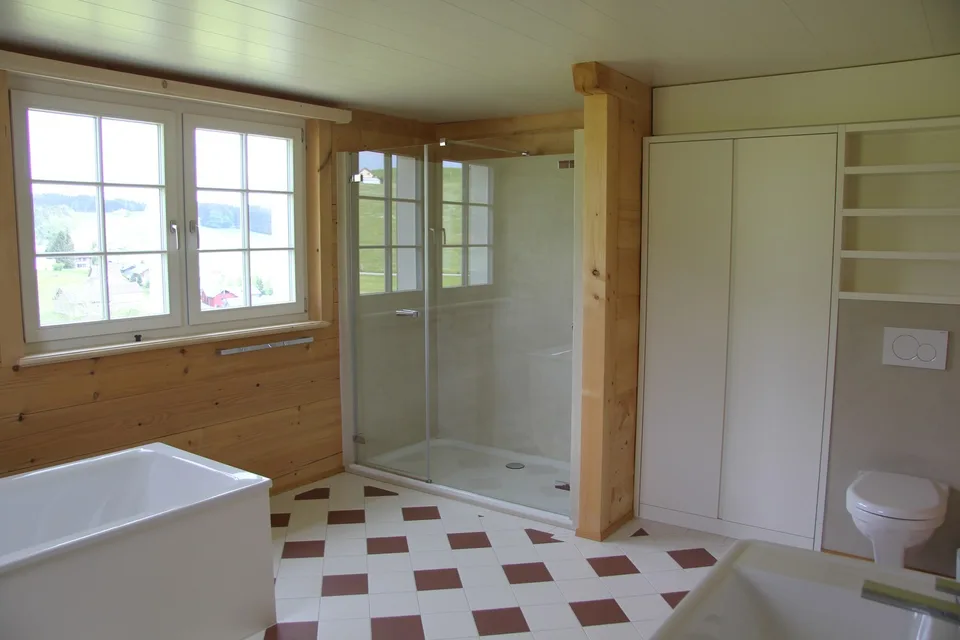 Grosszügige Bauernhaus-Wohnung mit tollem Ausblick