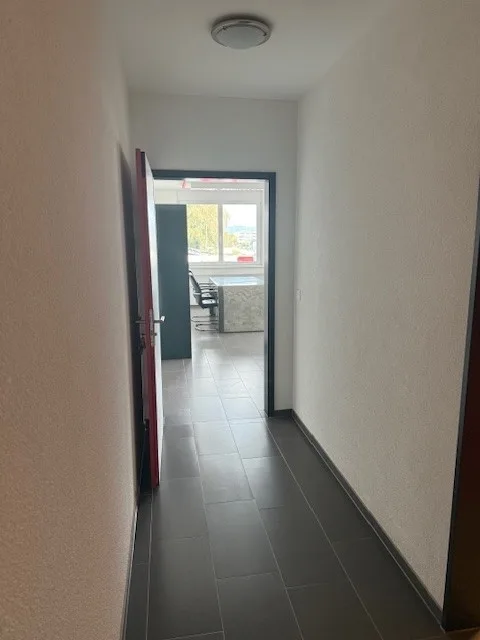 Gewerbe oder Bürorämlichkeit zu vermieten
