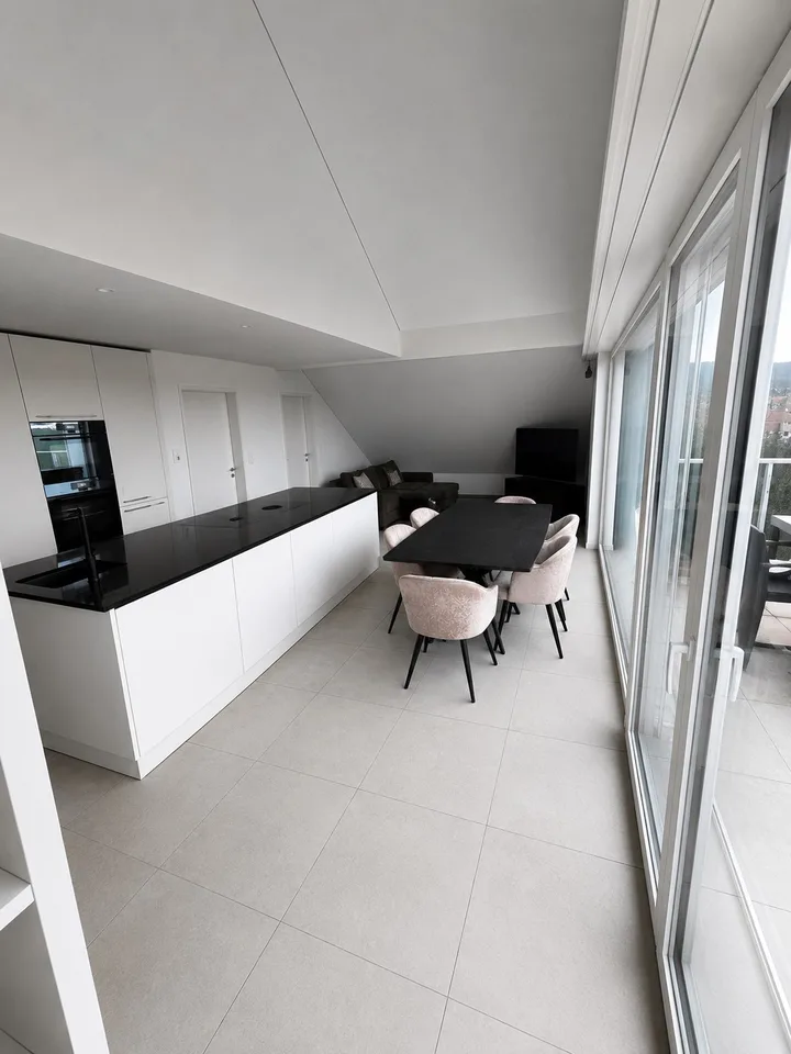 Moderne 2.5-Zimmer-Wohnung mit grossem Balkon & Homeoffice-Zone