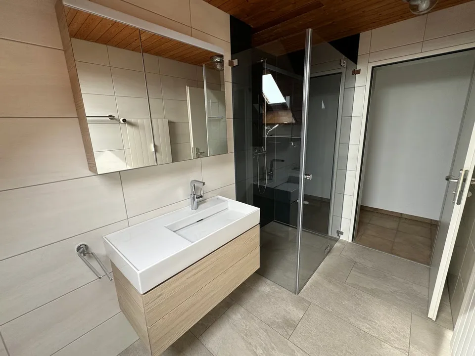 3.5-Zimmer-Dachwohnung mit Balkon und herrlicher Aussicht sowie Tiefgaragenbox in Arbon