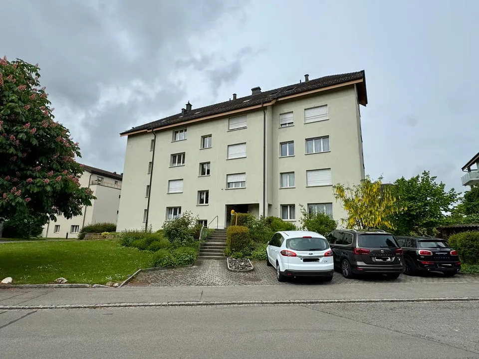 3.5-Zimmer-Dachwohnung mit Balkon und herrlicher Aussicht sowie Tiefgaragenbox in Arbon