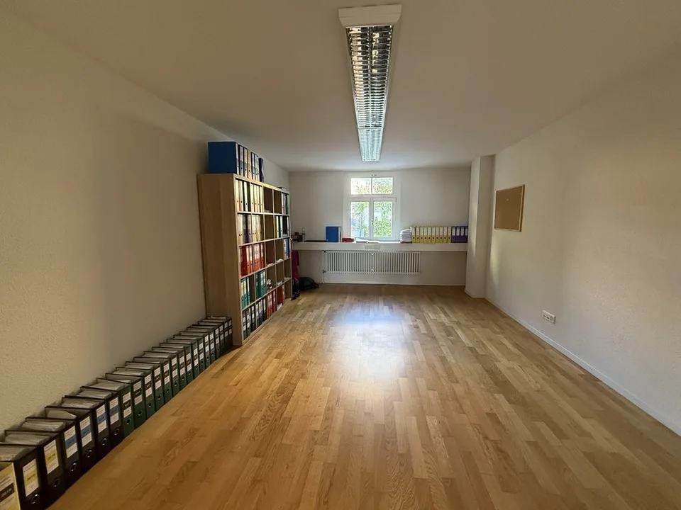 GEWERBEFLÄCHE MIT 151 M2: IDEAL FÜR PRAXIS, BÜRO ODER ATELIER