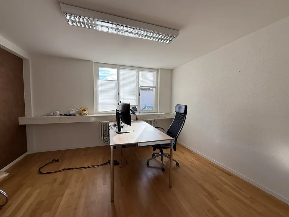 GEWERBEFLÄCHE MIT 151 M2: IDEAL FÜR PRAXIS, BÜRO ODER ATELIER